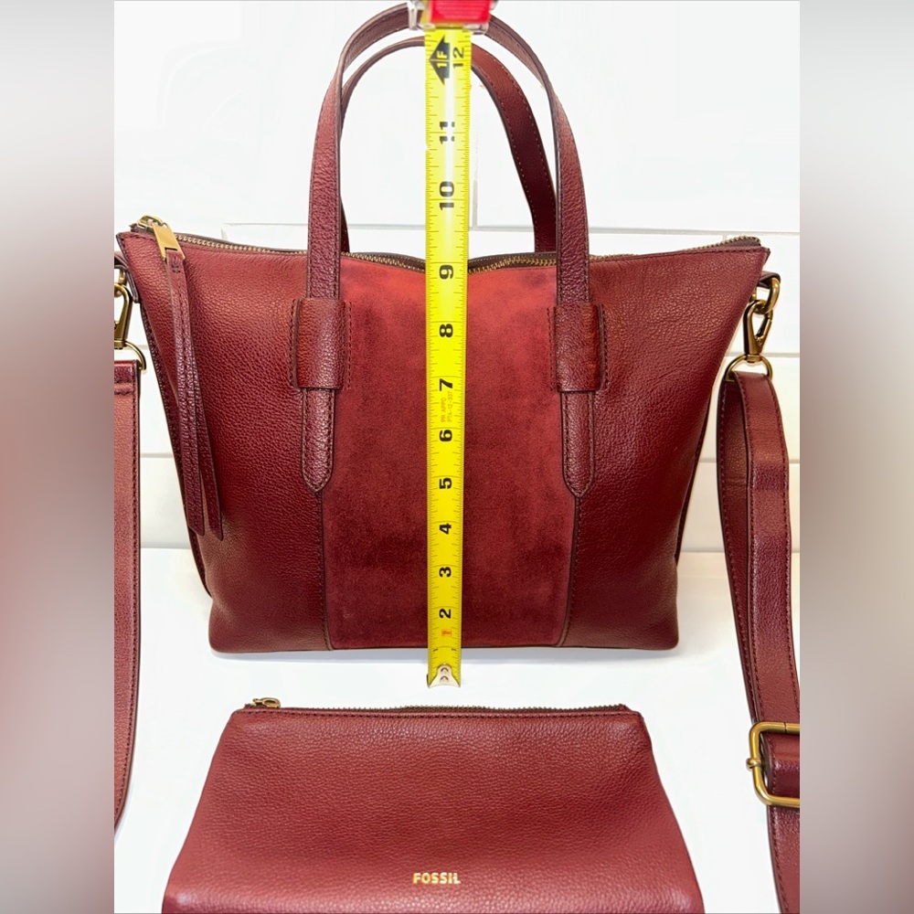 Elegant Burgundy Leather Handbag and Wallet Set - Picture 5 of 16